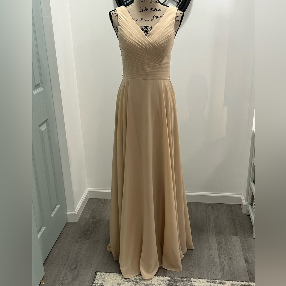 Vnaix tan formal sleeveless v-neck pleated detail  top with chiffon skirt nwot